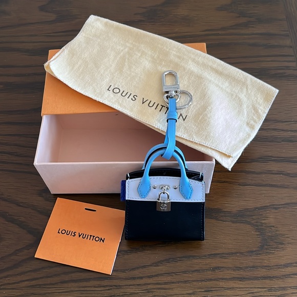 RARE LV CITY STEAMER BAG CHARM KEY HOLDER WITH COA - Picture 3 of 13